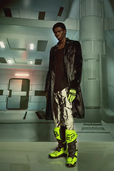 Look 16